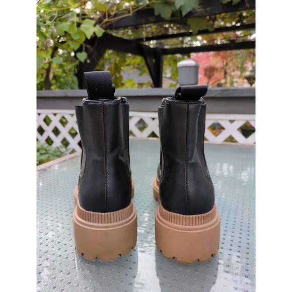 H&M Black Chunky Chelsea Boots Sz 8 Leather Tan Platform Lug Sole Ankle Boot - Picture 3 of 8